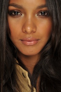 maquillaje-para-mujeres-morenas